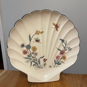 Vintage Jardin by Andrea Platter 
Shell with butterflies and floral print